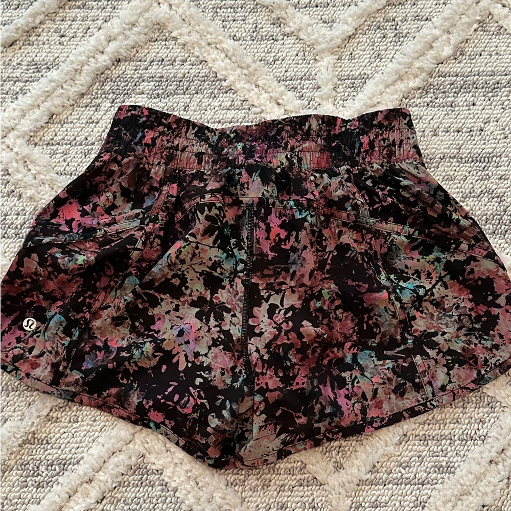 Lululemon Tracker Low Rise Lined Short 4”
